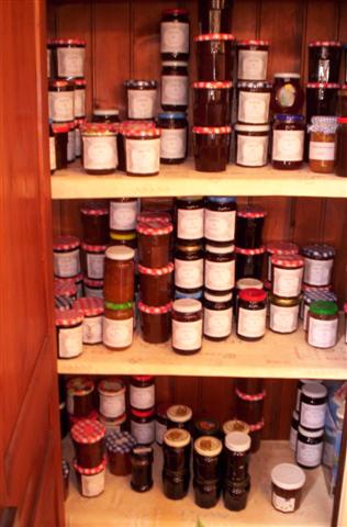Étagère de confitures maison de Jana